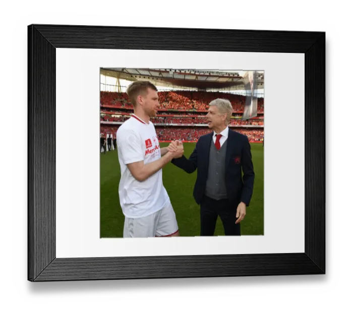 Framed Print : Arsene Wenger and Per Mertesacker: A Farewell Handshake (Arsenal v Burnley, 2018) Framed Print : Arsene Wenger and Per Mertesacker: A Farewell Handshake (Arsenal v Burnley, 2018)