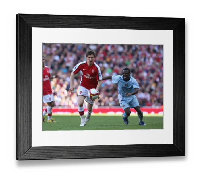 Framed Print : Aaron Ramsey (Arsenal) Shaun Wright-Phillips (Man City)