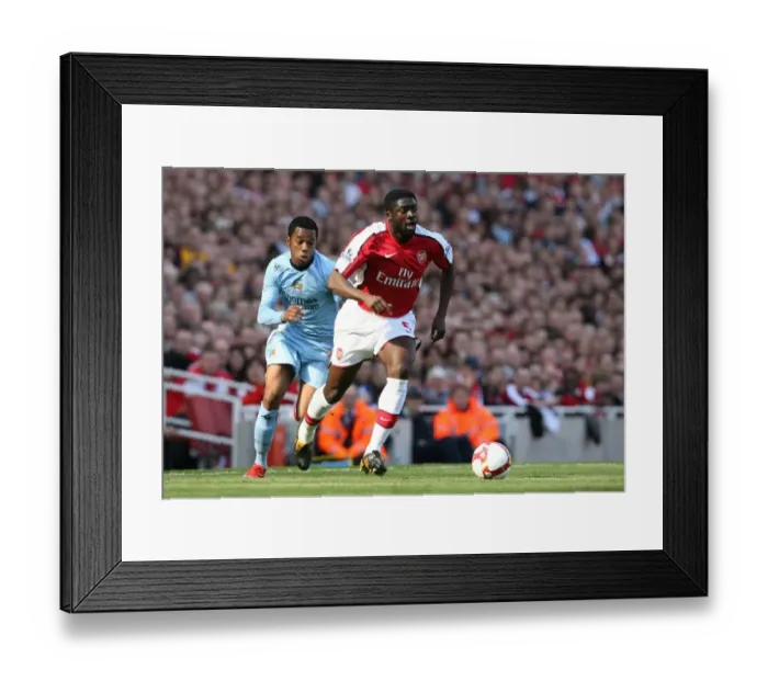 Framed Print : Kolo Toure (Arsenal) Robinho (Man City)