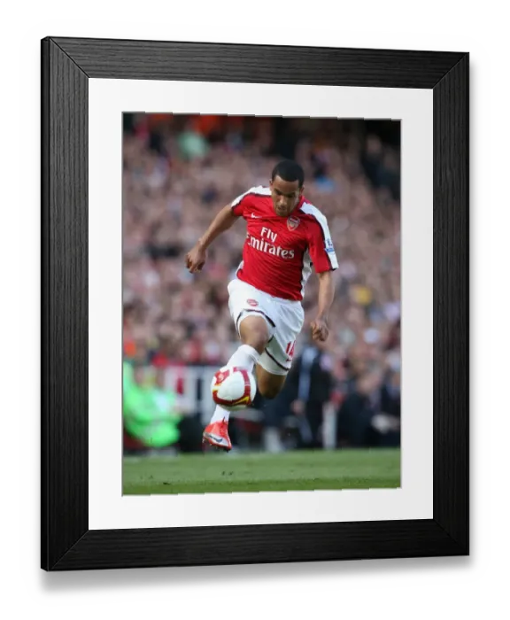 Framed Print : Theo Walcott's Unforgettable Night: Arsenal's 2-0 Victory over Manchester City, 2009 Premier League