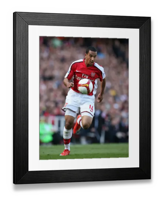 Framed Print : Theo Walcott's Unforgettable Performance: Arsenal's Triumph over Manchester City, 2009 Premier League