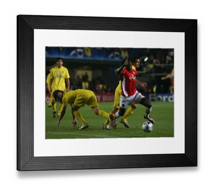 Framed Print : Emmauel Adebayor (Arsenal) Gonzalo Rodriguez (Villarreal)