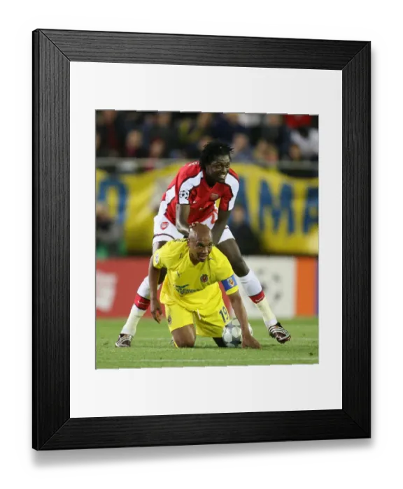 Framed Print : Emmauel Adebayor (Arsenal) Marcos Senna (Villarreal) Framed Print : Emmauel Adebayor (Arsenal) Marcos Senna (Villarreal)