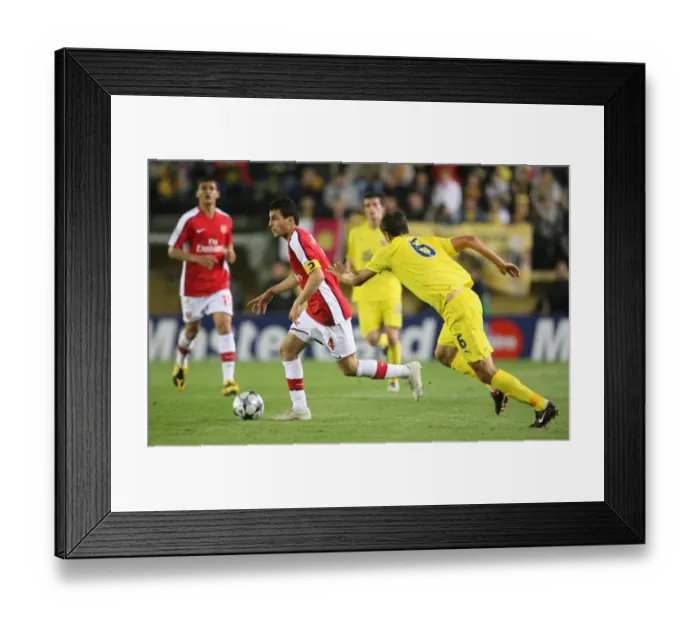 Framed Print : Cesc Fabregas (Arsenal) Sebastian Eguren (Villarreal) Framed Print : Cesc Fabregas (Arsenal) Sebastian Eguren (Villarreal)