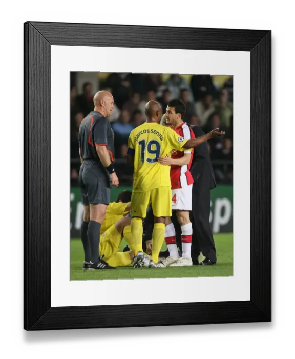 Framed Print : Cesc Fabregas (Arsenal) Marcos Senna (Villarreal) Framed Print : Cesc Fabregas (Arsenal) Marcos Senna (Villarreal)
