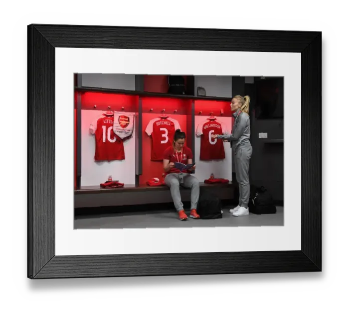 Framed Print : Arsenal Women's FA Cup Final: Mitchell and Williamson Ready for Battle Against Chelsea