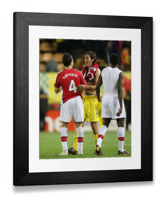 Framed Print : Cesc Fabregas (Arsenal) Robert Pires (Villarreal)