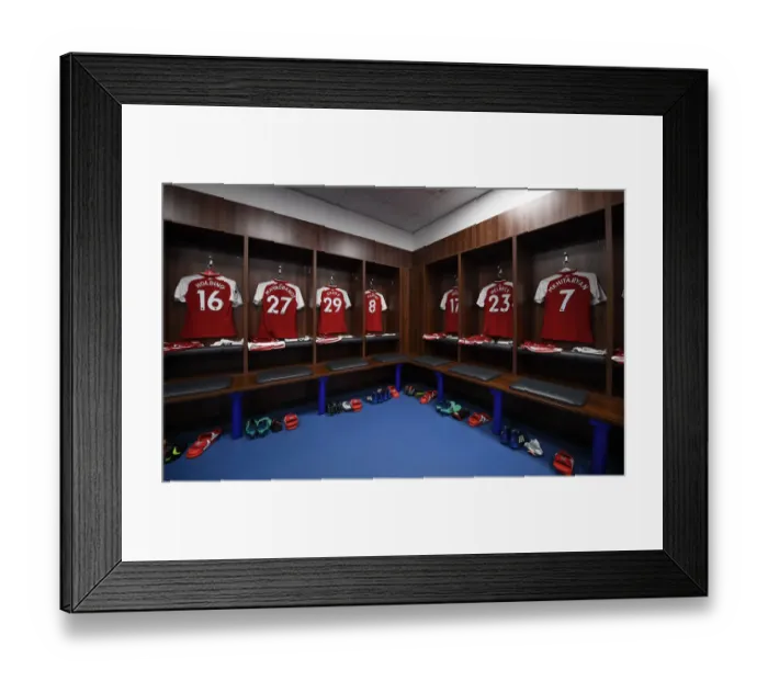 Framed Print : Arsenal Changing Room: Preparing for Leicester City Clash (2017-18 Premier League)
