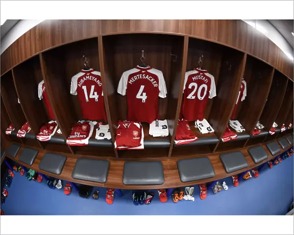 Arsenal Changing Room: Gearing Up for the Leicester City Showdown (Premier League 2017-18)