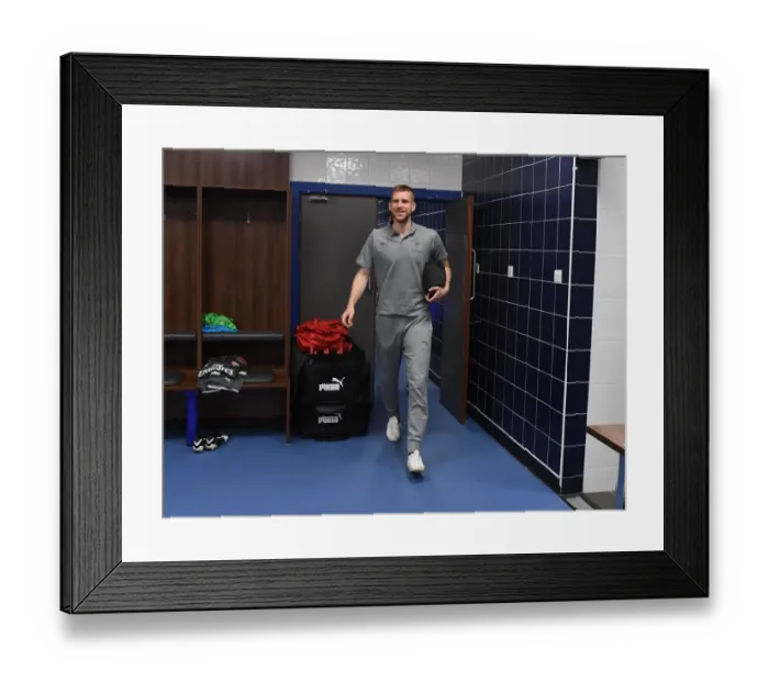 Framed Print : Per Mertesacker at Leicester City vs. Arsenal, Premier League 2017-18 Framed Print : Per Mertesacker at Leicester City vs. Arsenal, Premier League 2017-18