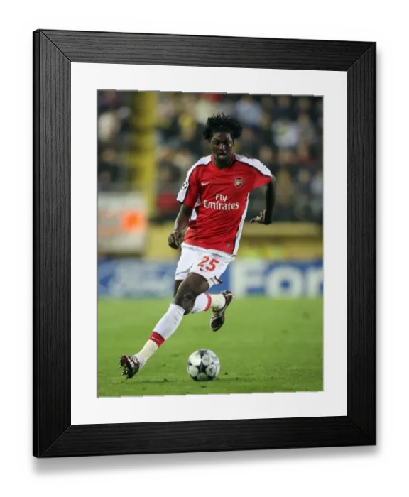 Framed Print : Adebayor's Battle: Arsenal vs. Villarreal, 1-1 in Champions League Quarterfinals