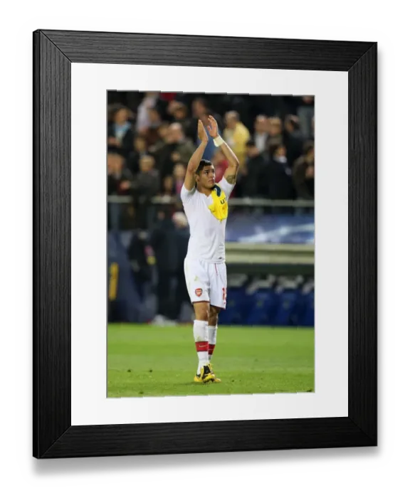 Framed Print : Denilson (Arsenal) claps the fans after the match