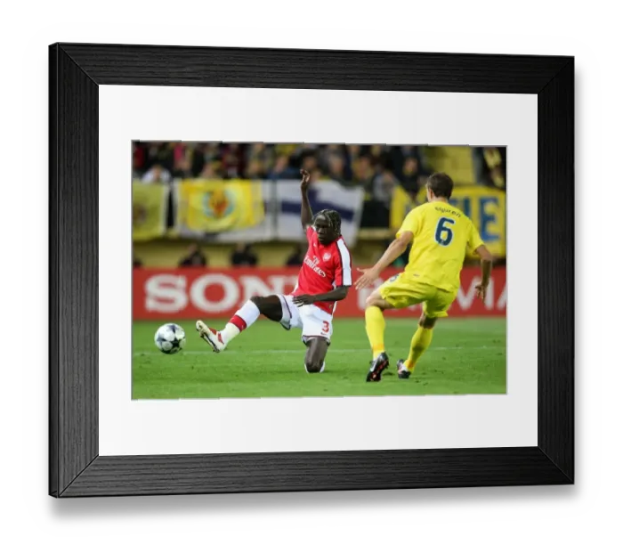 Framed Print : Bacary Sagna (Arsenal) Sebastian Eguren (Villarreal)