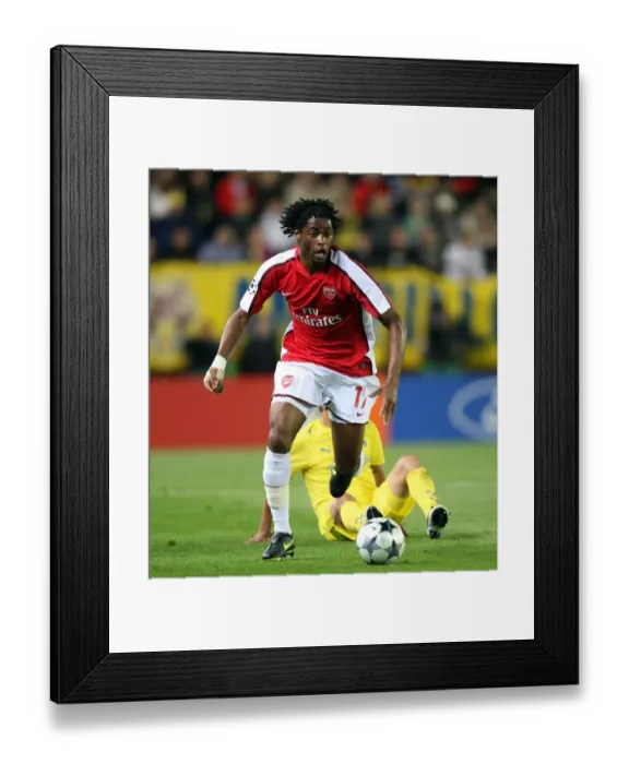 Framed Print : Alex Song in Action: Arsenal vs. Villarreal - UEFA Champions League Quarterfinal (7 / 4 / 09)