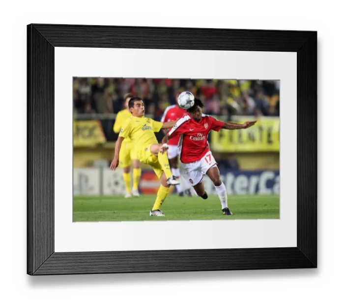 Framed Print : Alex Song (Arsenal) Ariel Ibagaza (Villarreal)