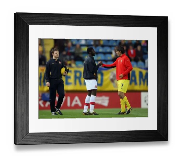 Framed Print : Kolo Toure (Arsenal) Robert Pires (Villarreal) before the match