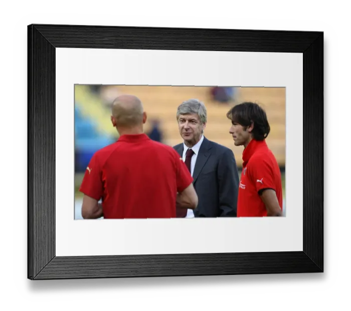 Framed Print : Wenger Reunites with Cygan and Pires at Villarreal: Arsenal's Quarter Final Showdown