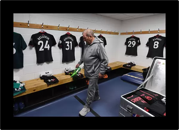 Vic Akers Farewell: Last Match as Arsenal Kit Manager vs. Huddersfield Town (May 2018)