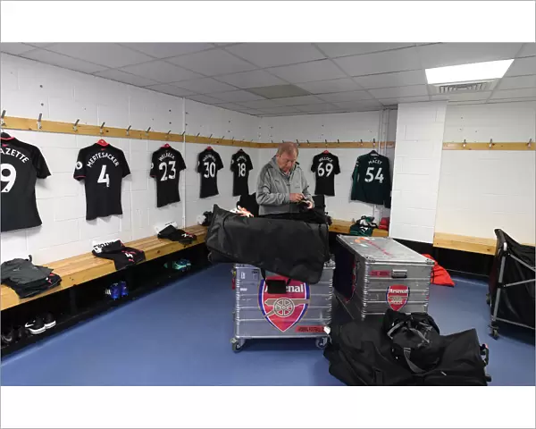 Vic Akers Farewell: Last Match as Arsenal Kit Manager (Huddersfield Town vs. Arsenal, 2017-18)