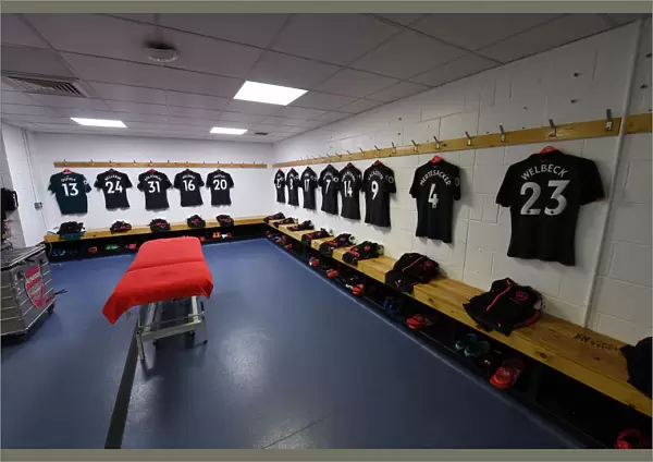 Arsenal: Pre-Match Huddle in Huddersfield Changing Room (2017-18)