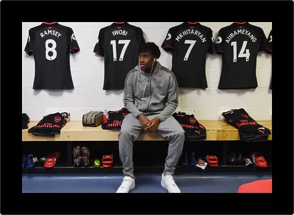 Alex Iwobi in Arsenal Changing Room Before Huddersfield Town Match, 2017-18 Premier League