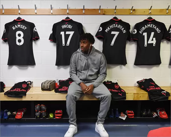 Alex Iwobi in Arsenal Changing Room Before Huddersfield Town Match, 2017-18 Premier League