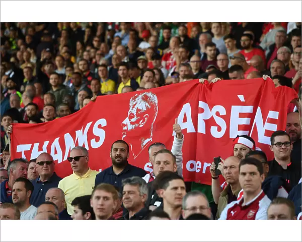 Arsenal Fans Honor Arsene Wenger with Banners before Huddersfield Match