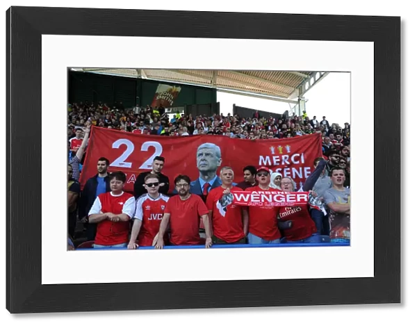 Arsenal Fans Pay Tribute to Arsene Wenger at Huddersfield Town Match