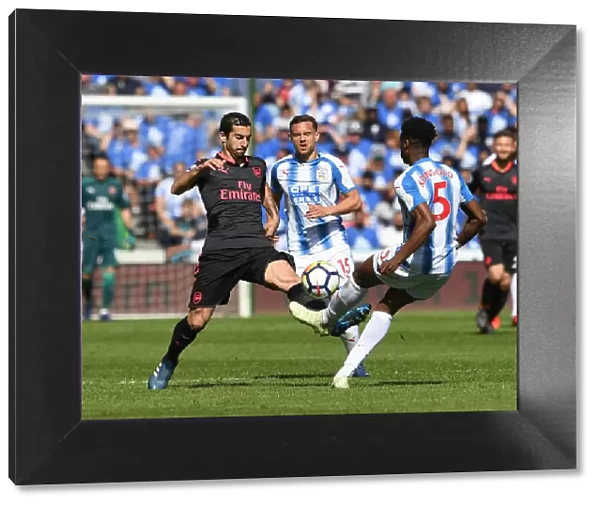 Mkhitaryan vs. Kongolo: Intense Battle for Ball Possession - Huddersfield Town vs. Arsenal (2017-18)