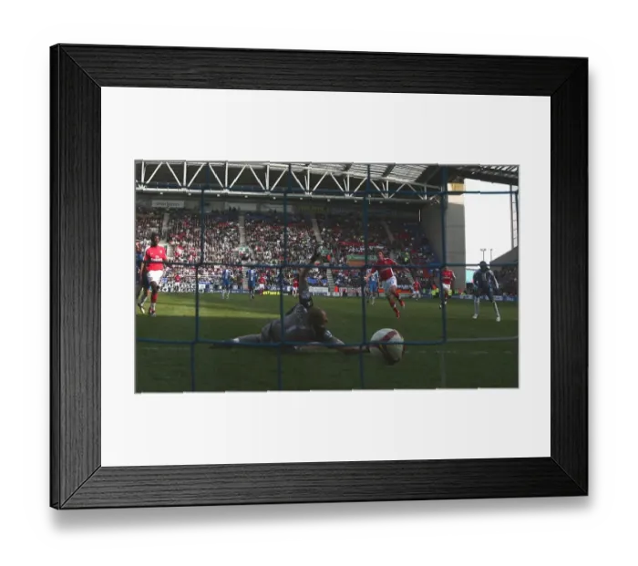 Framed Print : Andrey Arshavin scores Arsenals 3rd goal past Chris Kirkland (Wigan) Framed Print : Andrey Arshavin scores Arsenals 3rd goal past Chris Kirkland (Wigan)