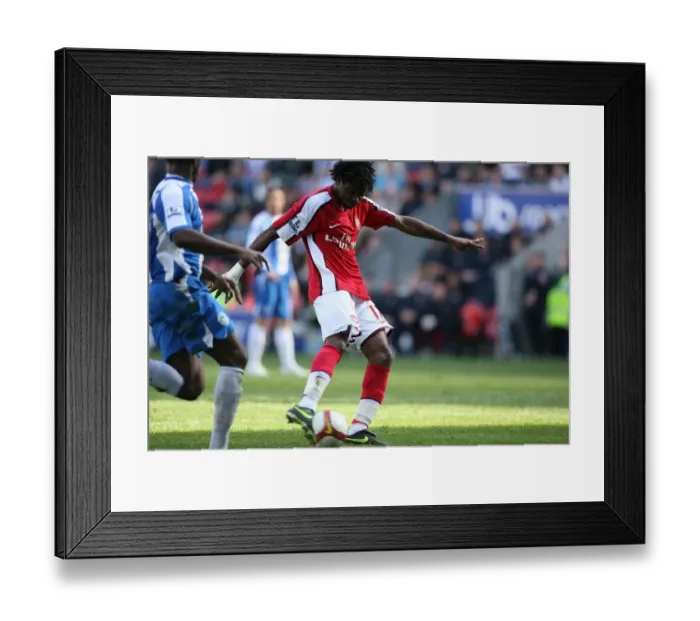 Framed Print : Alex Song scores Arsenals 4th goal Framed Print : Alex Song scores Arsenals 4th goal