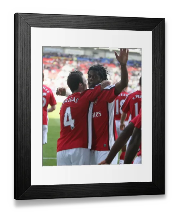 Framed Print : Alex Song and Cesc Fabregas: Celebrating Arsenal's 4th Goal in 1:4 Victory over Wigan Athletic