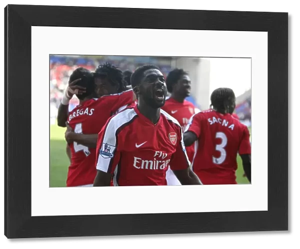 Kolo Toure celebrates Arsenals 4th goal scored by Alex Song