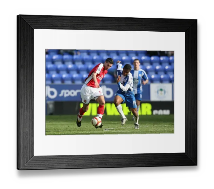 Framed Print : Robin van Persie's Unstoppable Performance: Arsenal's 4-1 Crush of Wigan Athletic (April 11, 2009)