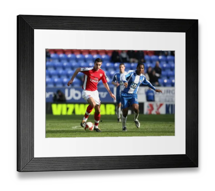 Framed Print : Robin van Persie (Arsenal) Antonio Valencia (Wigan) Framed Print : Robin van Persie (Arsenal) Antonio Valencia (Wigan)