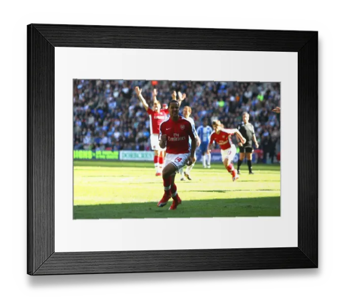 Framed Print : Theo Walcott celebrates scoring Arsenals 1st goal