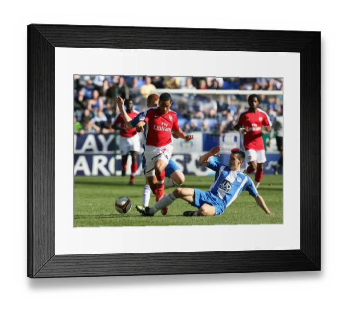 Framed Print : Theo Walcott (Arsenal) Paul Scharner (Wigan) Framed Print : Theo Walcott (Arsenal) Paul Scharner (Wigan)