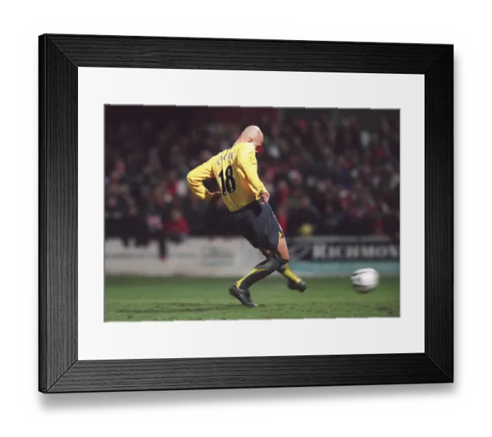 Framed Print : Pascal Cygan scores for Arsenal during the penalty shoot out Framed Print : Pascal Cygan scores for Arsenal during the penalty shoot out