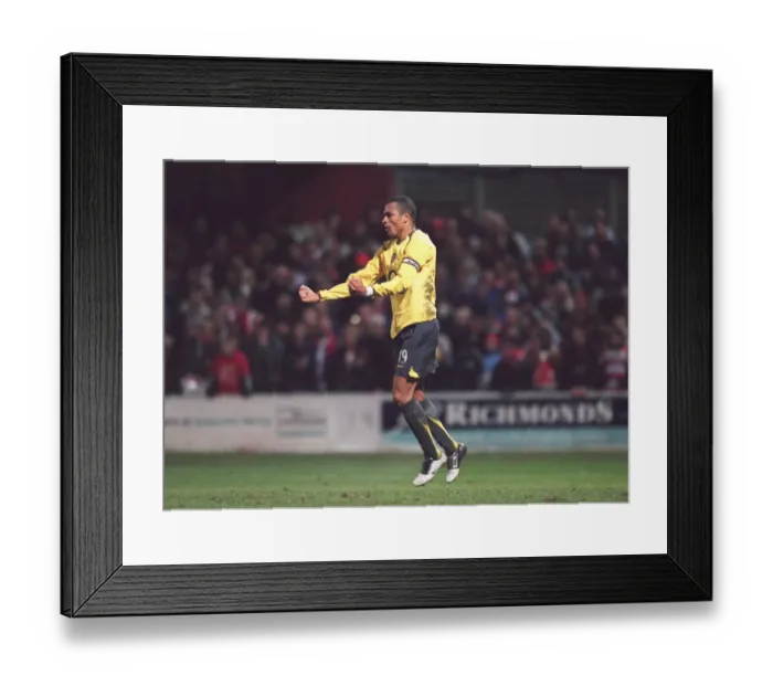 Framed Print : Gilberto celebrates scoring for Arsenal during the penalty shoot out Framed Print : Gilberto celebrates scoring for Arsenal during the penalty shoot out