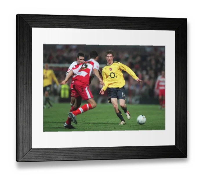Framed Print : Alex Hleb (Arsenal). Doncaster Rovers 2: 2 Arsenal Framed Print : Alex Hleb (Arsenal). Doncaster Rovers 2: 2 Arsenal