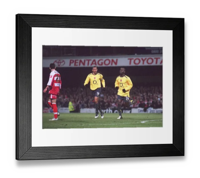 Framed Print : Quincy Owusu-Abeyie celebrates scoring Arsenals 1st goal with Gilberto