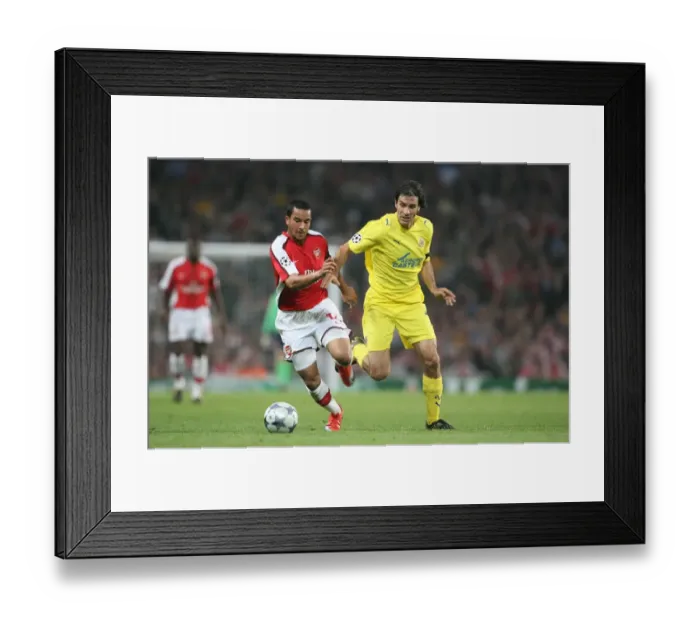Framed Print : Theo Walcott (Arsenal) Robert Pires (Villarreal) Framed Print : Theo Walcott (Arsenal) Robert Pires (Villarreal)