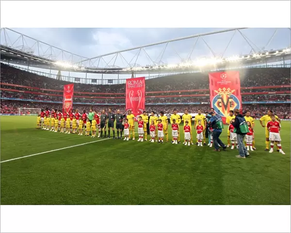 Arsenal and Villarreal line up before the match