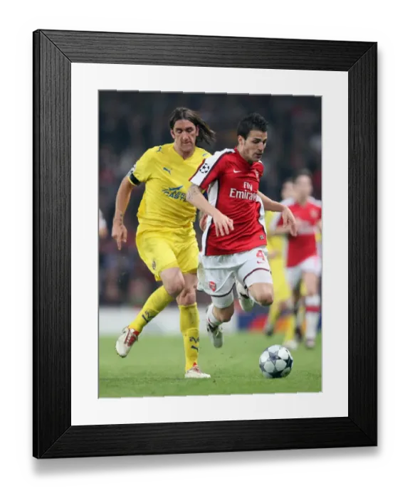 Framed Print : Cesc Fabregas (Arsenal) Gonzalo Rodriguez (Villarreal)