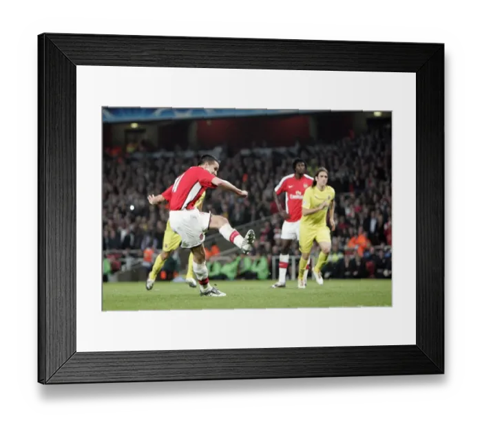 Framed Print : Robin van Persie scores Arsenals 3rd goal from the penalty spot Framed Print : Robin van Persie scores Arsenals 3rd goal from the penalty spot