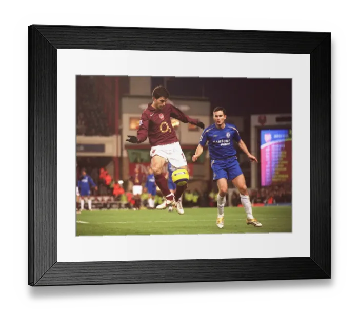 Framed Print : Cesc Fabregas (Arensal) Frank Lampard (Chelsea). Arsenal 0: 2 Chelsea Framed Print : Cesc Fabregas (Arensal) Frank Lampard (Chelsea). Arsenal 0: 2 Chelsea