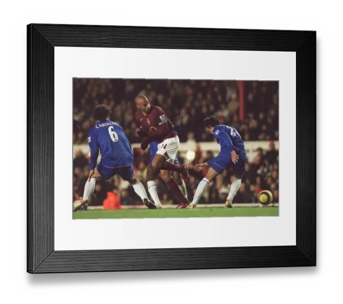 Framed Print : Thierry Henry (Arensal) Ricardo Carvalho and Paulo Ferreira (Chelsea) Framed Print : Thierry Henry (Arensal) Ricardo Carvalho and Paulo Ferreira (Chelsea)
