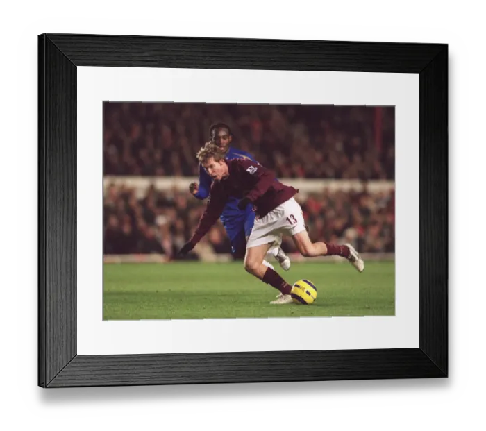 Framed Print : Alex Hleb (Arensal) Micheal Essien (Chelsea). Arsenal 0: 2 Chelsea Framed Print : Alex Hleb (Arensal) Micheal Essien (Chelsea). Arsenal 0: 2 Chelsea