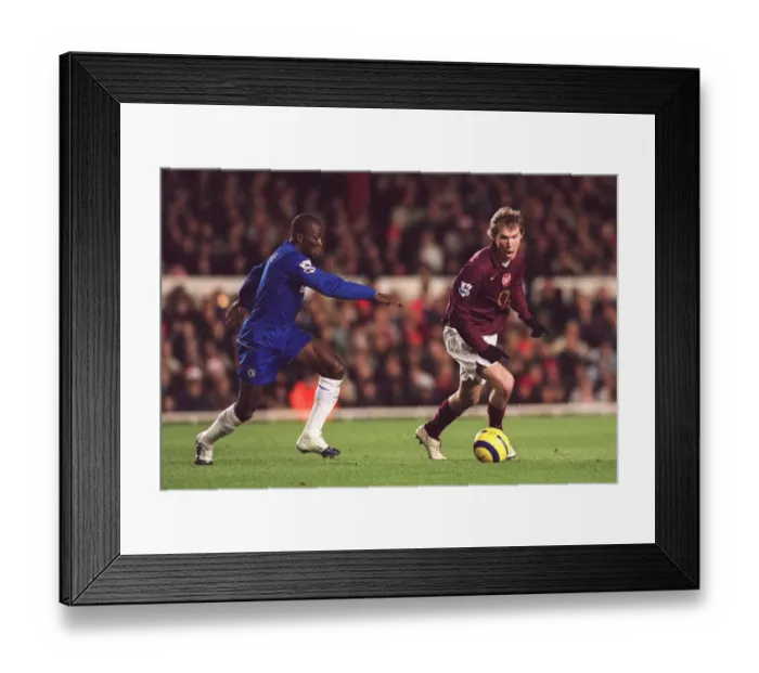 Framed Print : Alex Hleb (Arensal) Claude Makelele (Chelsea). Arsenal 0: 2 Chelsea Framed Print : Alex Hleb (Arensal) Claude Makelele (Chelsea). Arsenal 0: 2 Chelsea