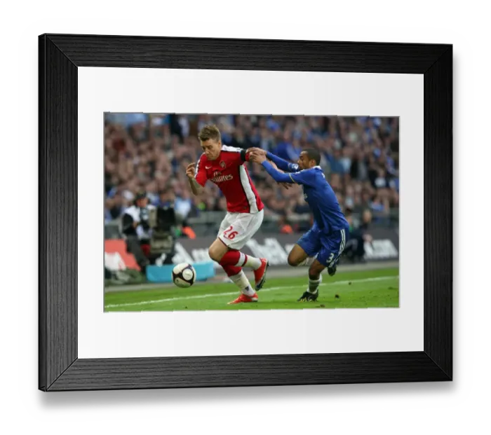 Framed Print : Nicklas Bendtner (Arsenal) Ashley Cole (Chelsea)